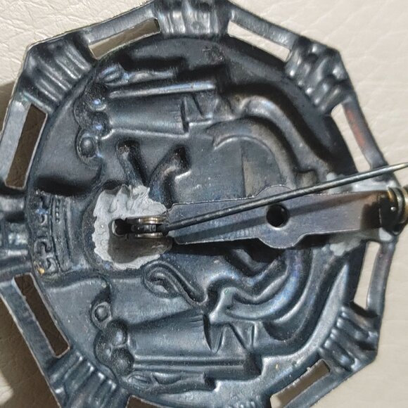 Large Hexagonal Lion Crest Brooch Pin Vintage Bronze Enamel Crown Banner Design - Picture 3 of 9